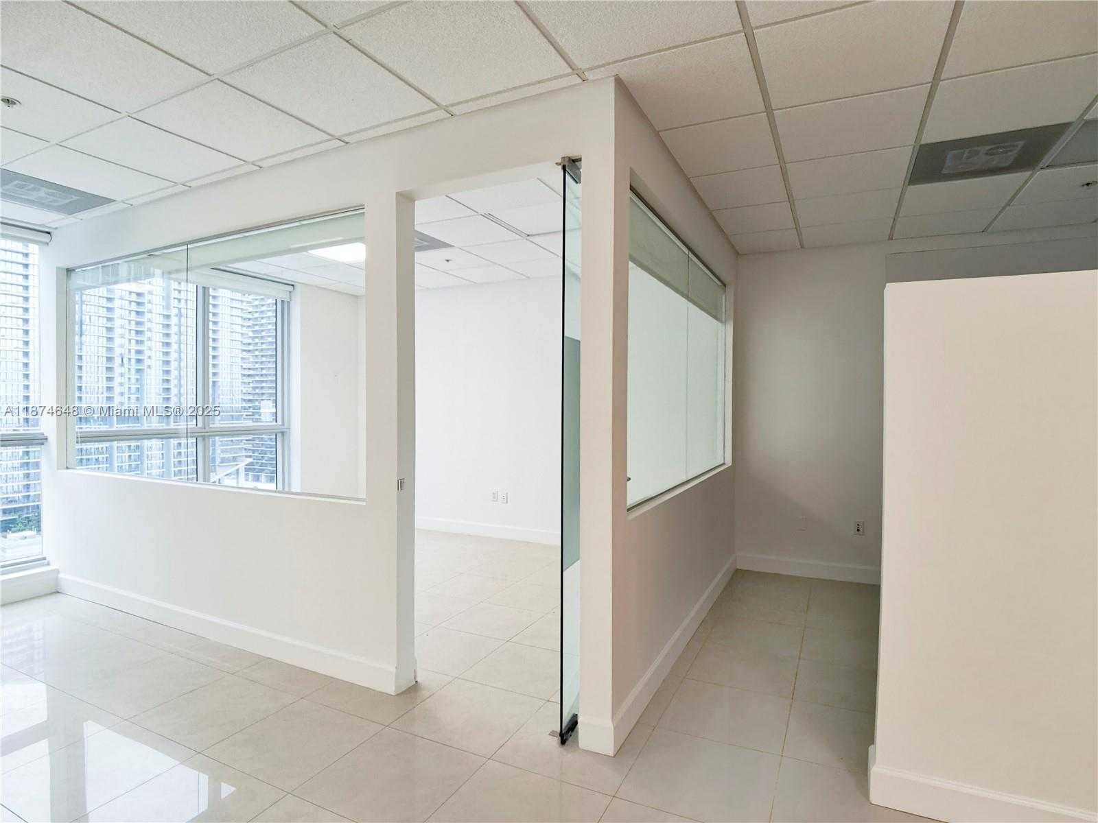 Small Image of 175 SE 7th St, Miami, FL 33131, USA Number 5