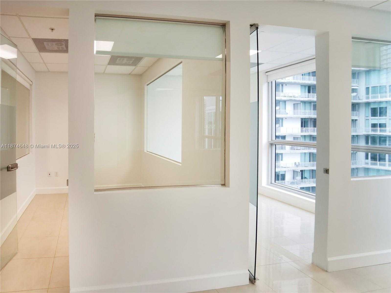 Small Image of 175 SE 7th St, Miami, FL 33131, USA Number 6