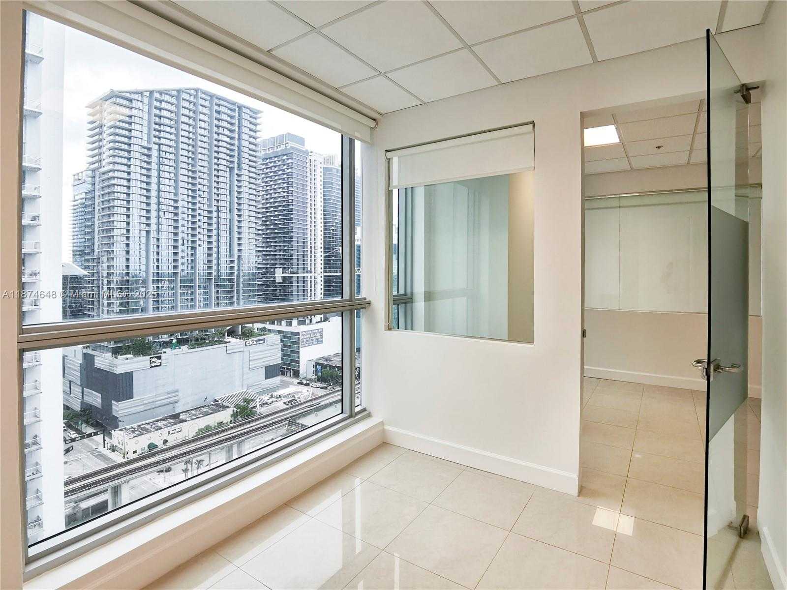 Small Image of 175 SE 7th St, Miami, FL 33131, USA Number 7