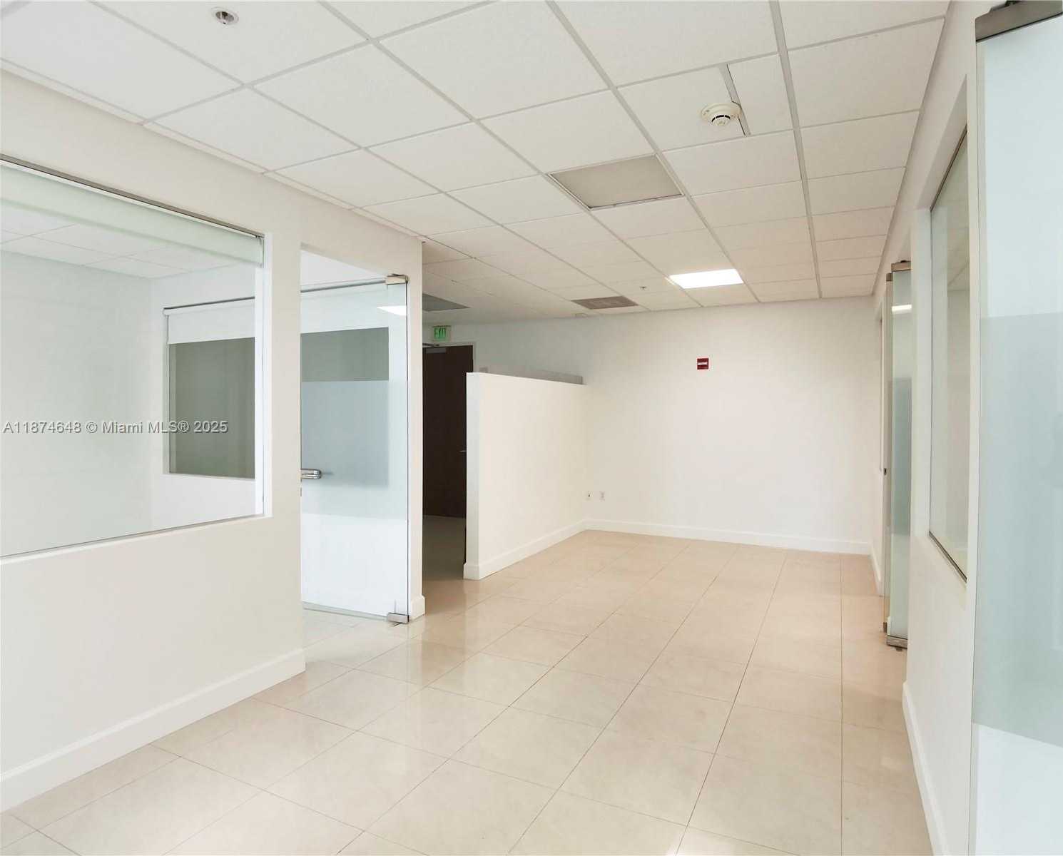 Small Image of 175 SE 7th St, Miami, FL 33131, USA Number 8