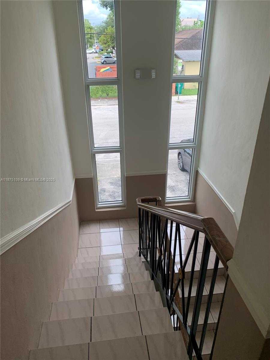 Small Image of Miami Number 6
