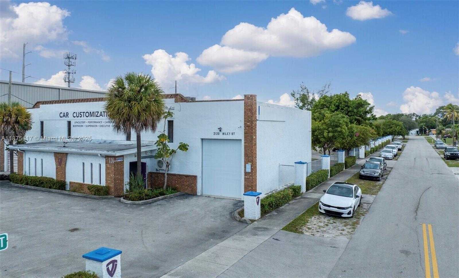 Small Image of 2120 WILEY ST, Hollywood Number 2
