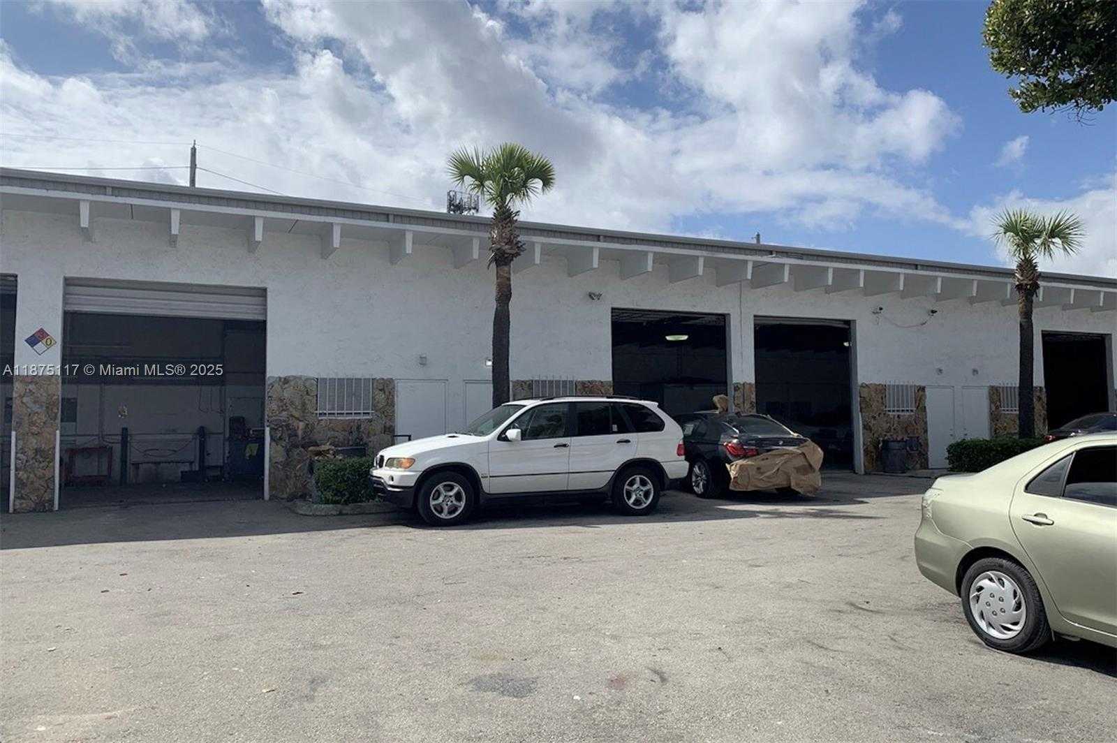 Small Image of 2120 WILEY ST, Hollywood Number 4
