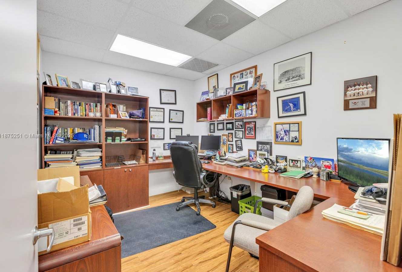 Small Image of 6181 MIAMI LAKES DR E, Miami Lakes Number 24
