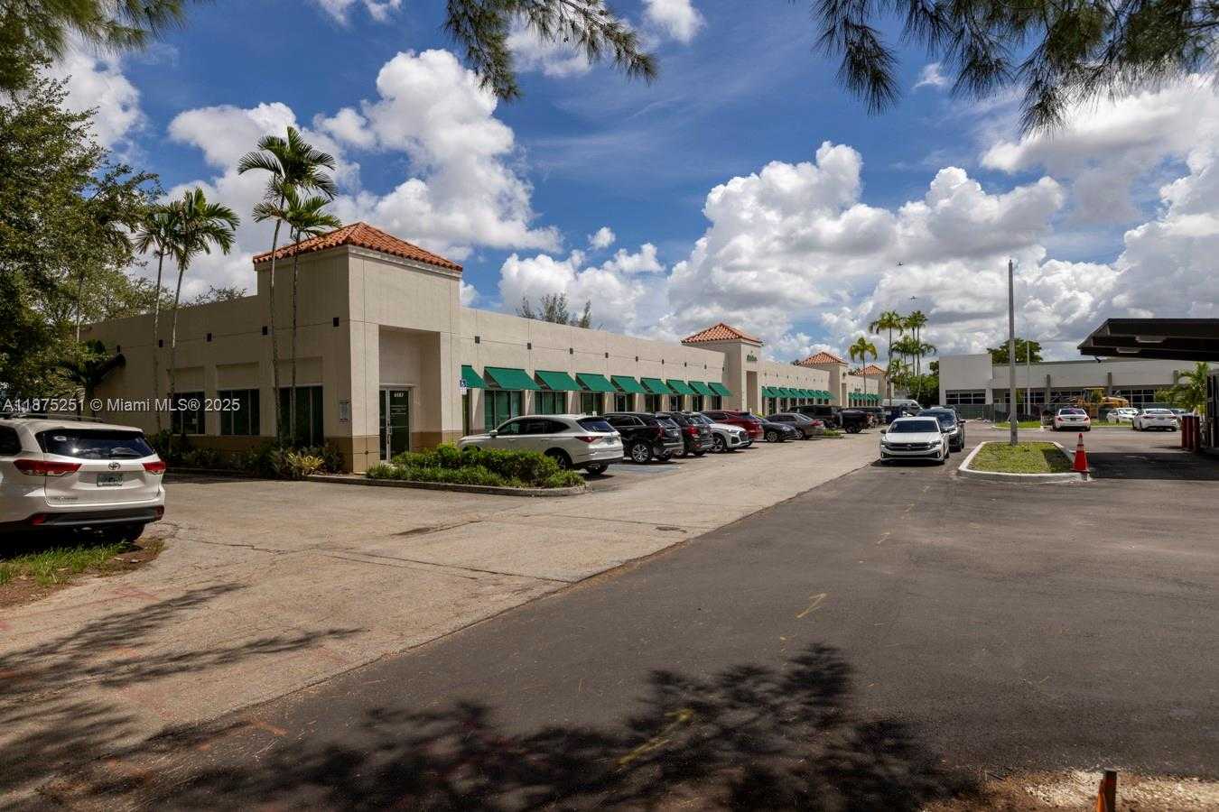 Small Image of 6181 MIAMI LAKES DR E, Miami Lakes Number 3