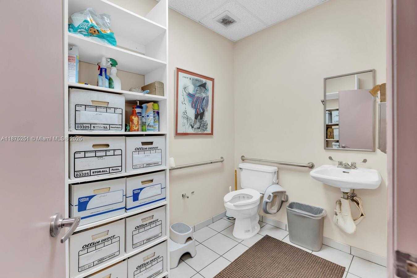 Small Image of 6181 MIAMI LAKES DR E, Miami Lakes Number 34