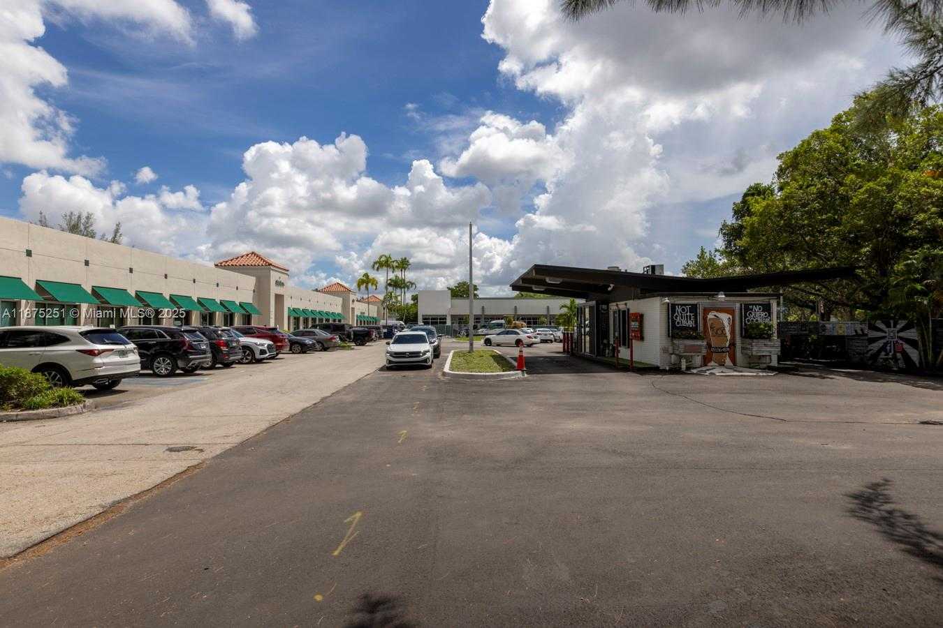 Small Image of 6181 MIAMI LAKES DR E, Miami Lakes Number 4