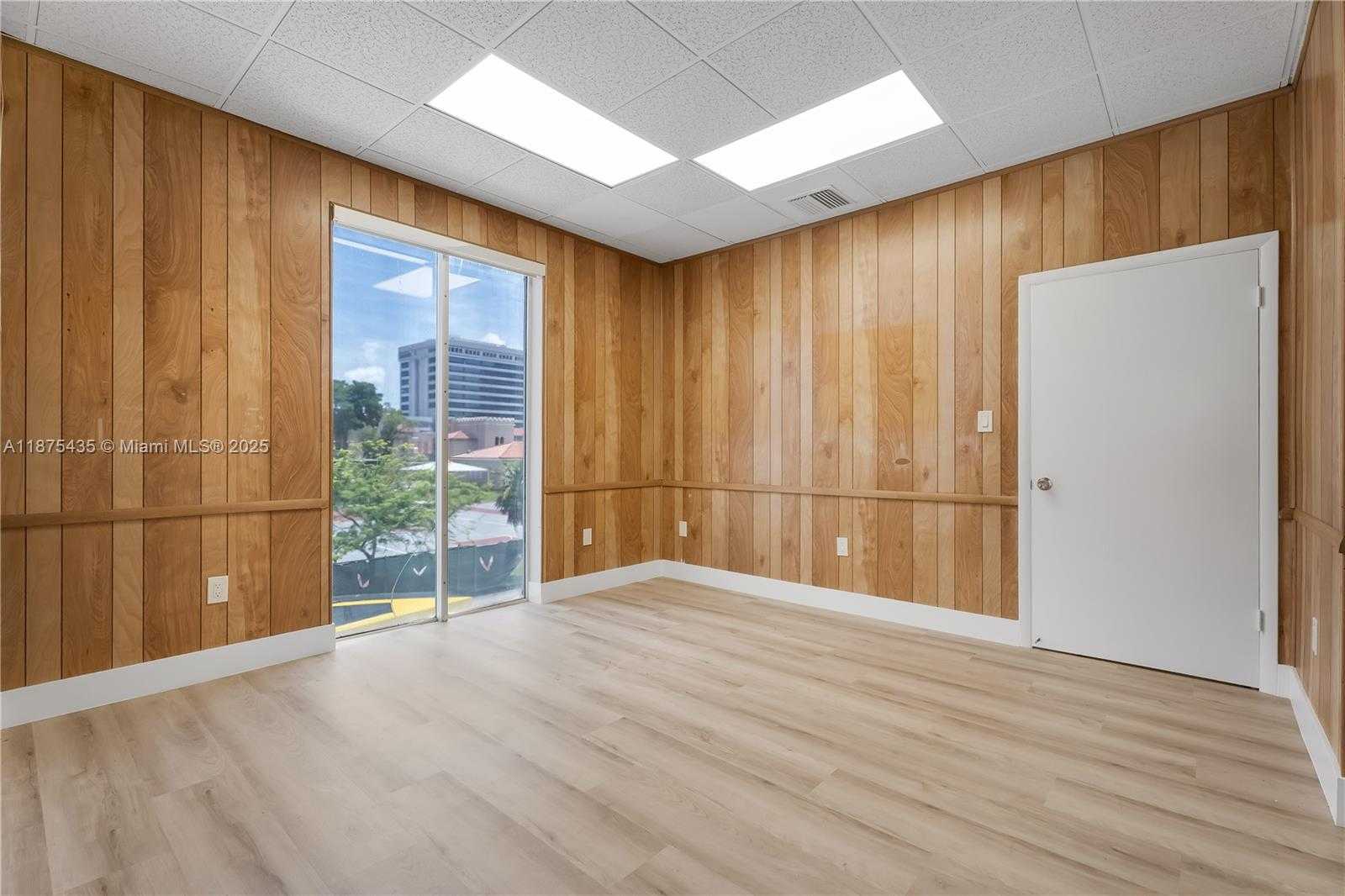 Small Image of 117 MAJORCA AVE, Coral Gables Number 11