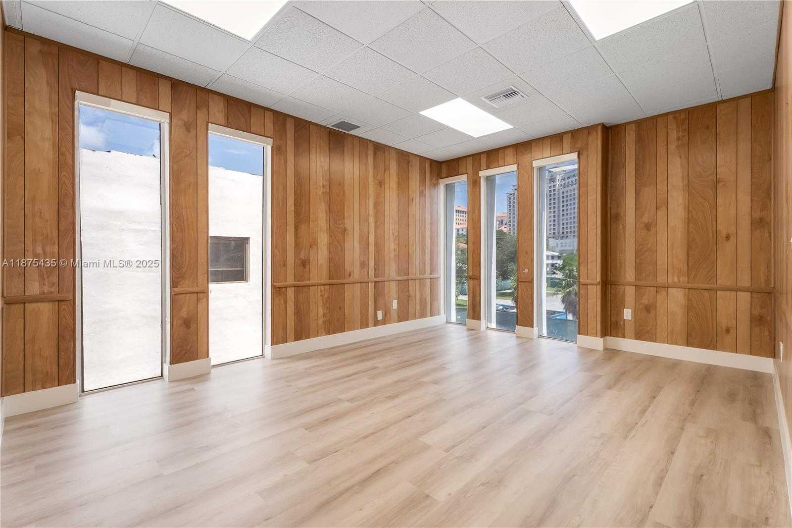 Small Image of 117 MAJORCA AVE, Coral Gables Number 12