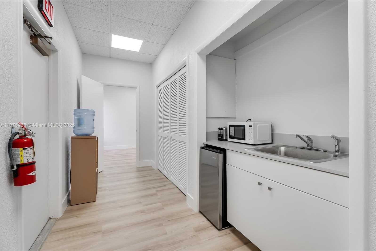 Small Image of 117 MAJORCA AVE, Coral Gables Number 15