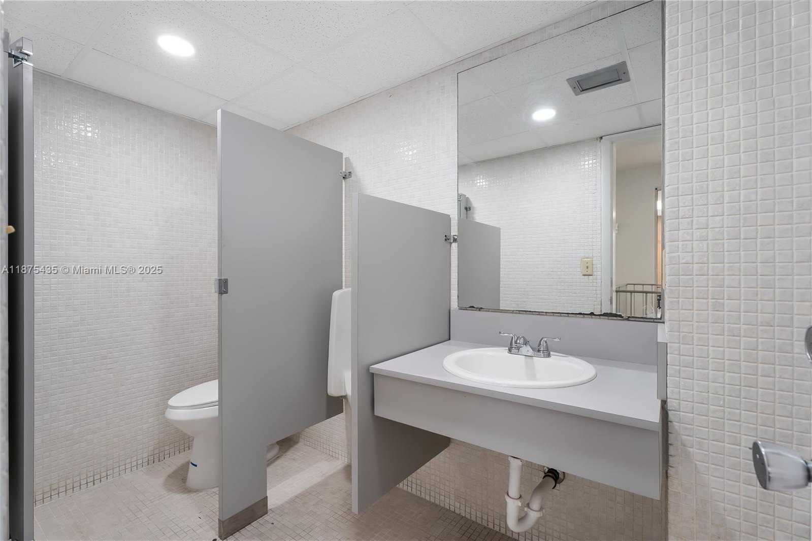 Small Image of 117 MAJORCA AVE, Coral Gables Number 16