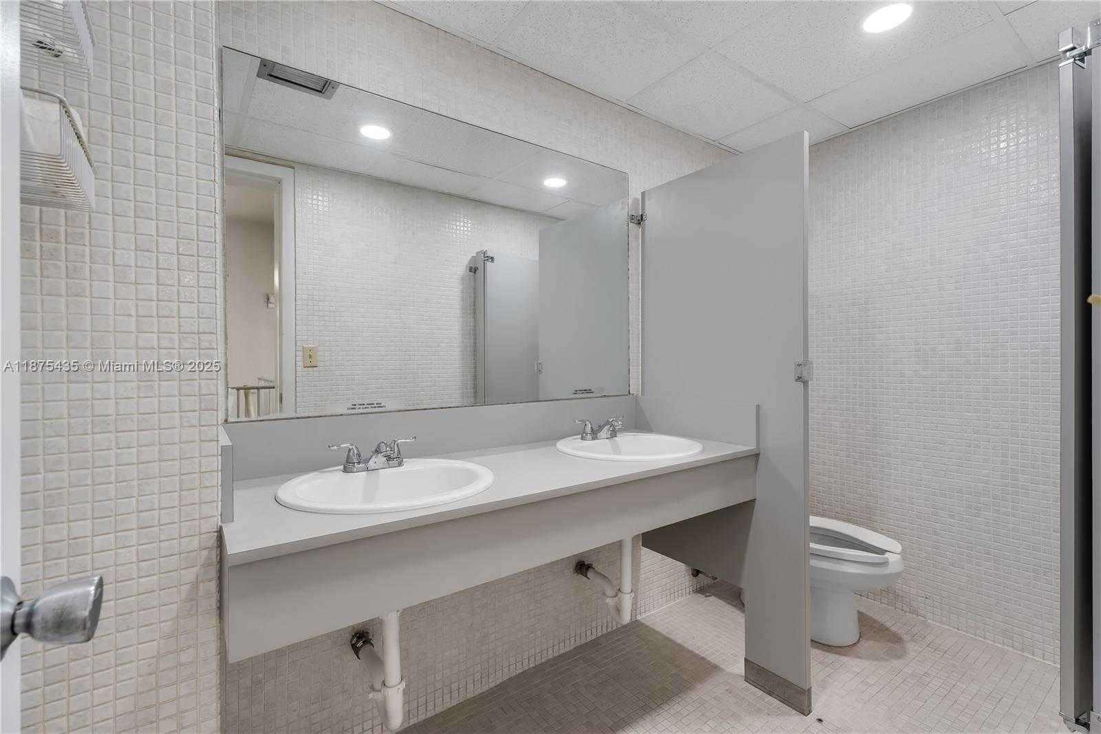 Small Image of 117 MAJORCA AVE, Coral Gables Number 17