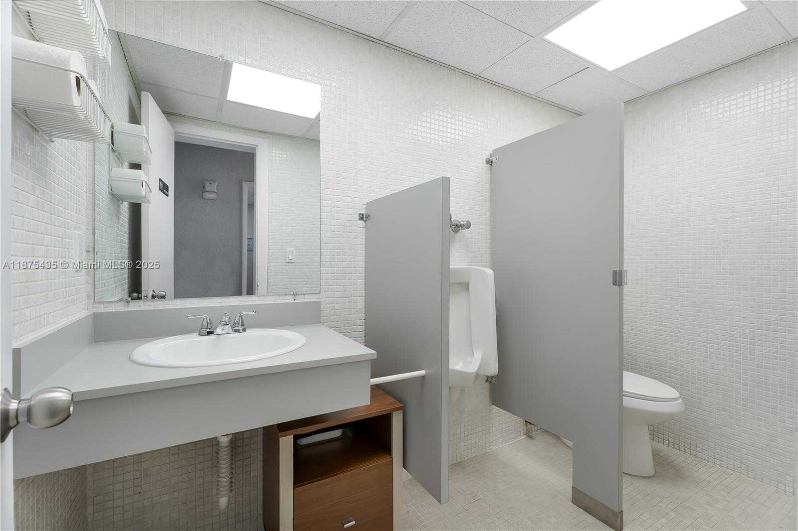 Small Image of 117 MAJORCA AVE, Coral Gables Number 23