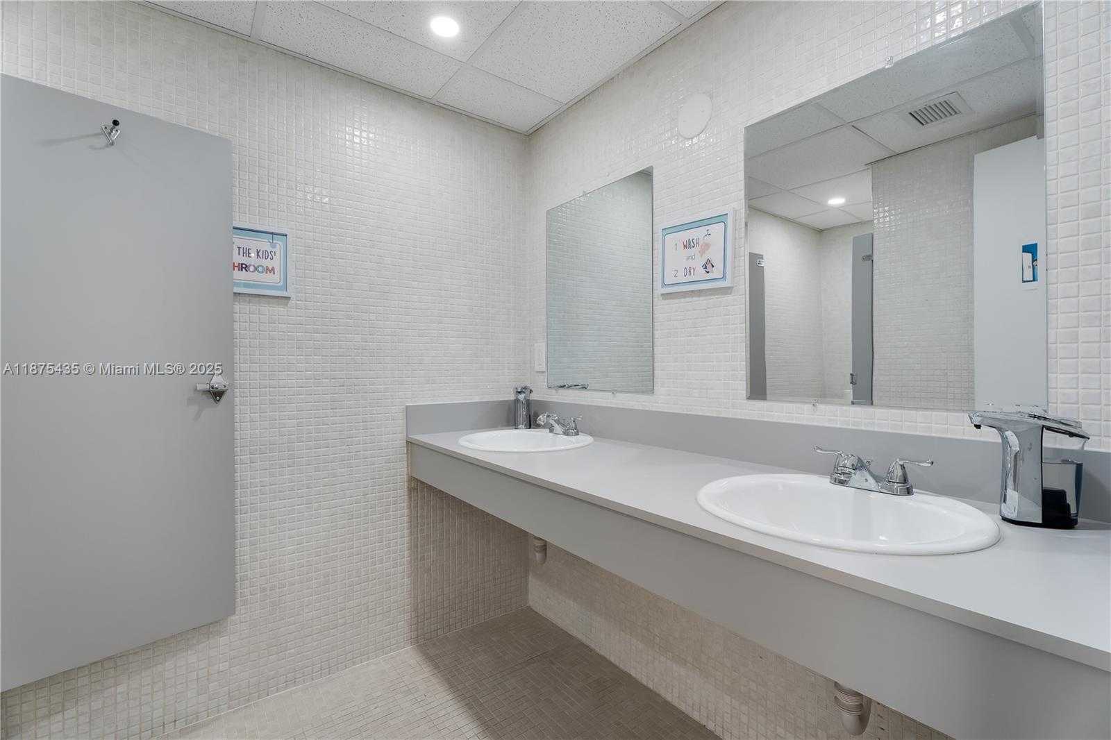 Small Image of 117 MAJORCA AVE, Coral Gables Number 24