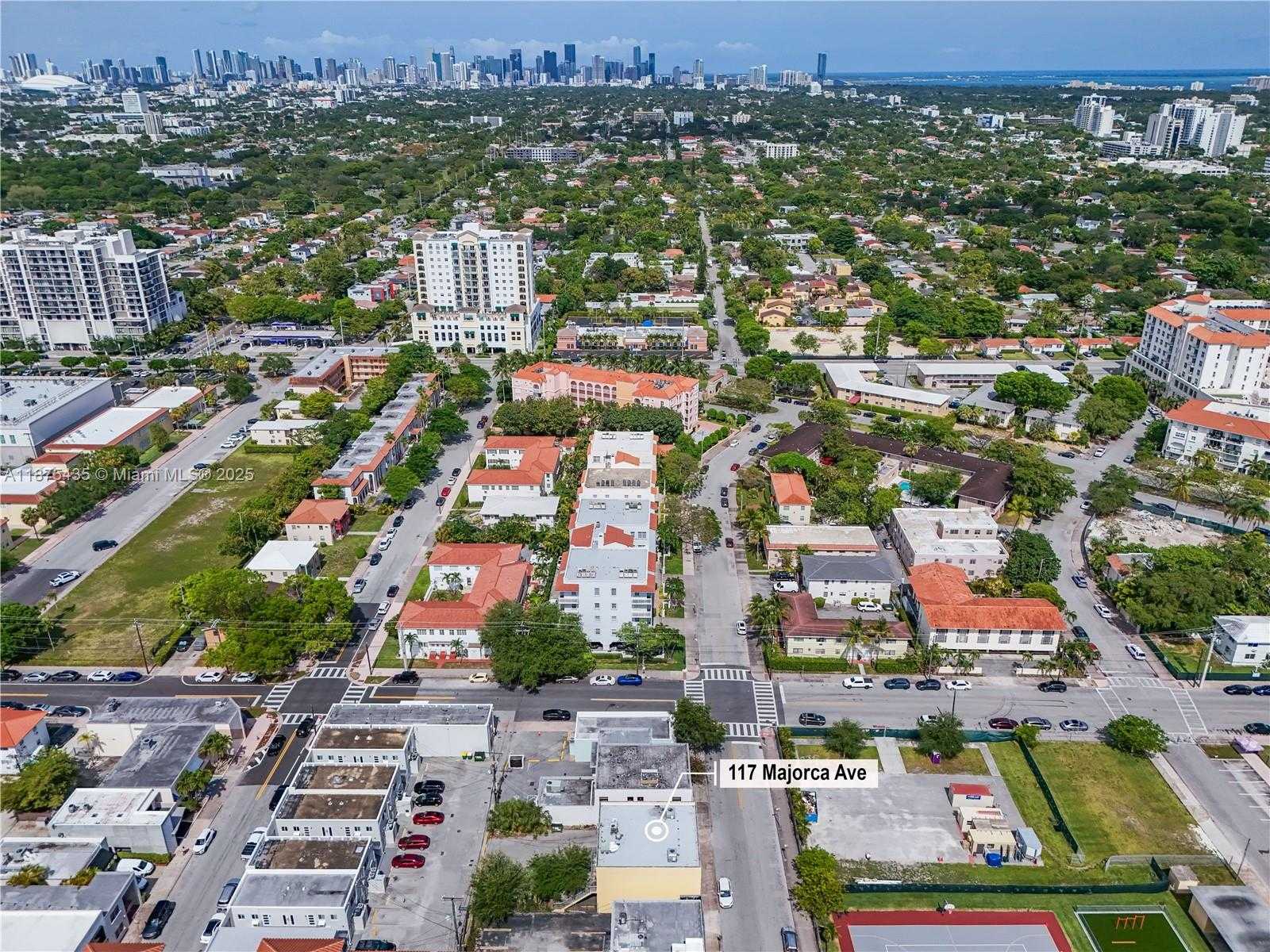 Small Image of 117 MAJORCA AVE, Coral Gables Number 5