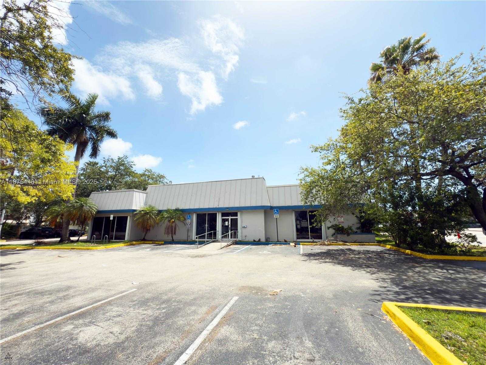 Small Image of 1813 NORTH EAST 163RD ST, North Miami Beach Number 2