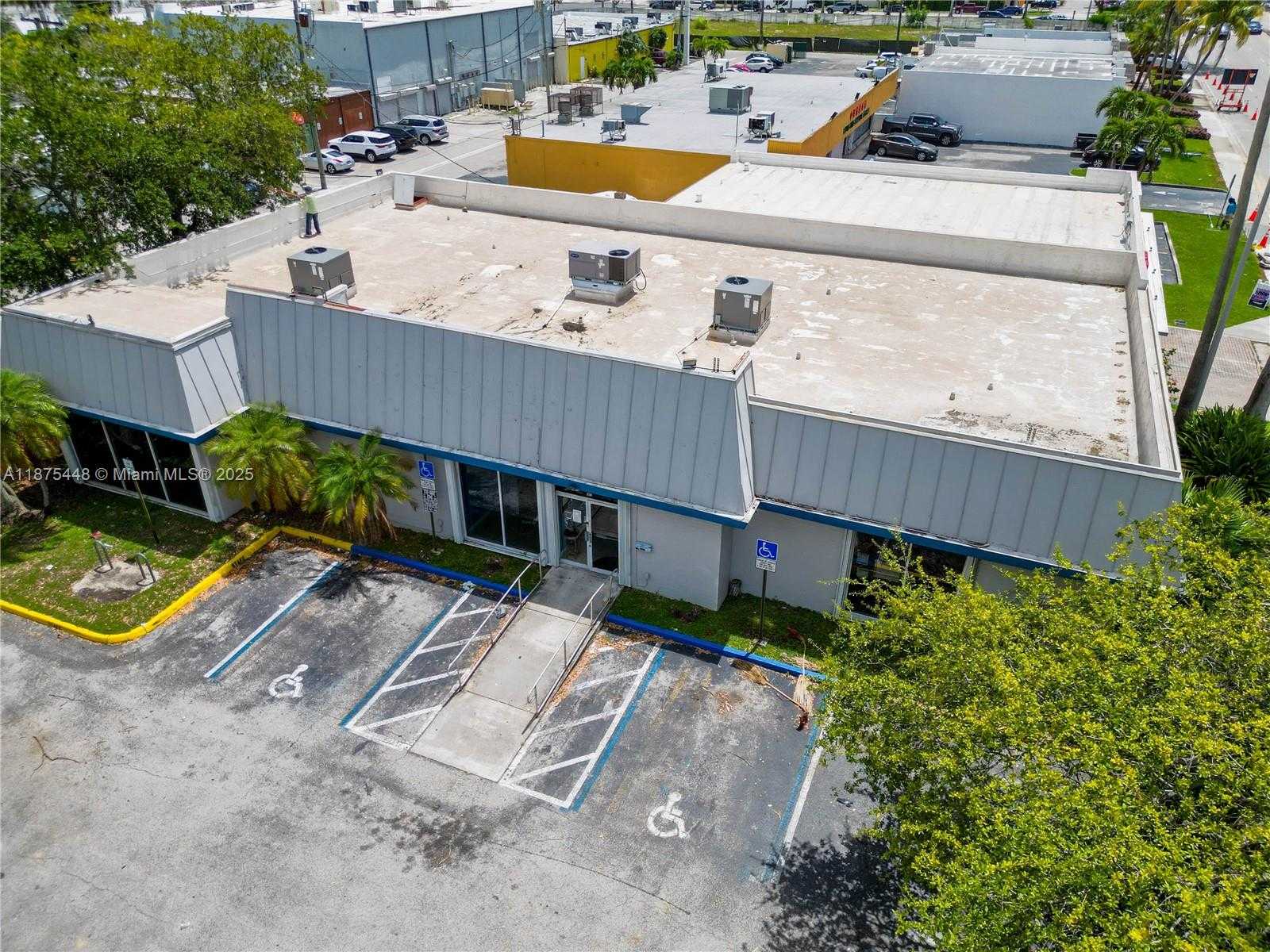 Small Image of 1813 NORTH EAST 163RD ST, North Miami Beach Number 3