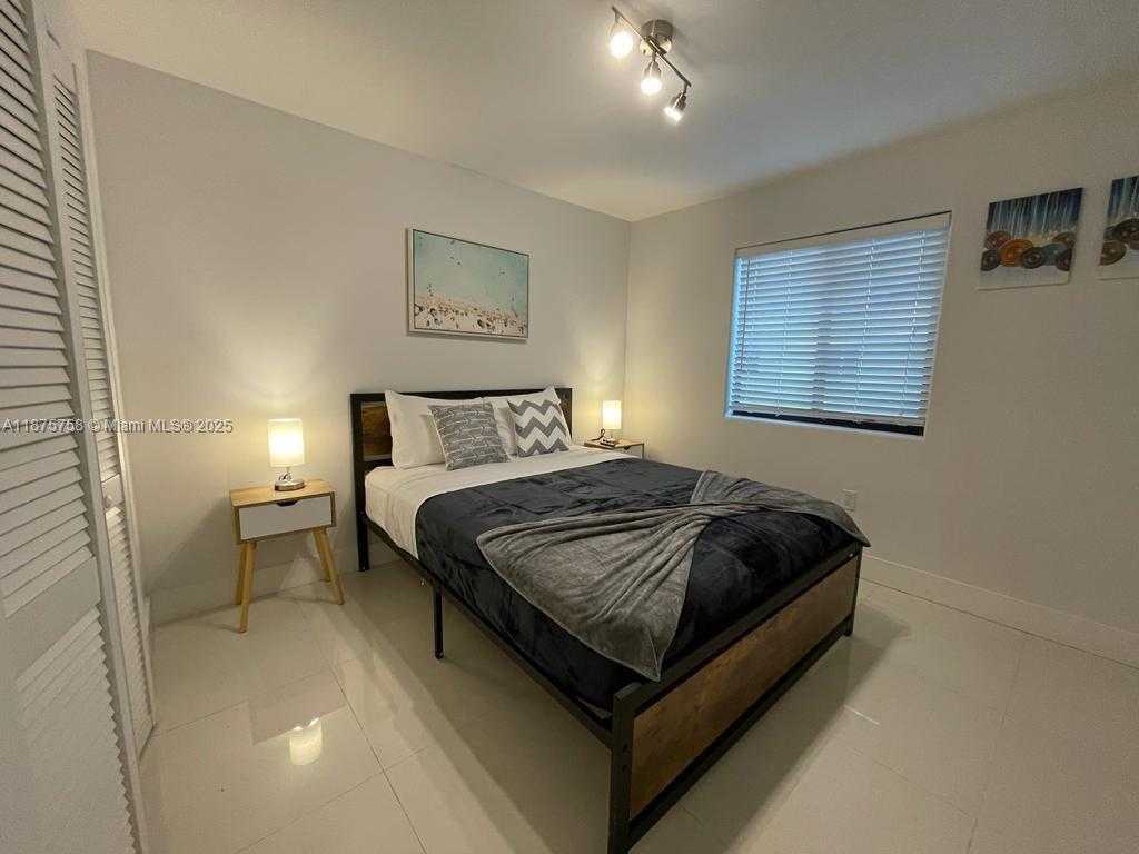 Small Image of 1375 SOUTH WEST 6TH ST, Miami Number 5