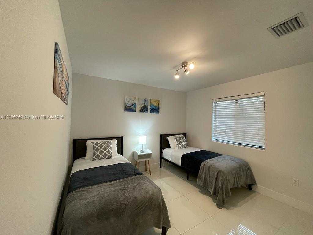 Small Image of 1375 SOUTH WEST 6TH ST, Miami Number 6