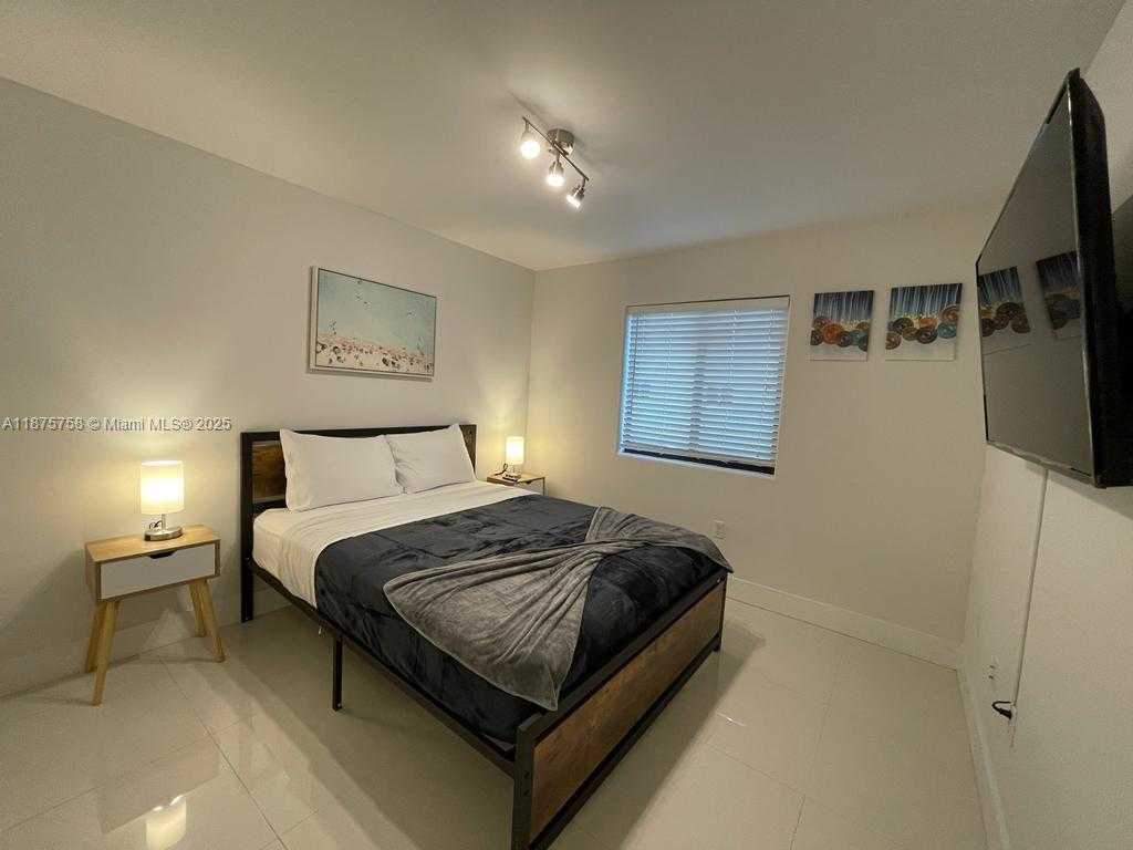 Small Image of 1375 SOUTH WEST 6TH ST, Miami Number 7