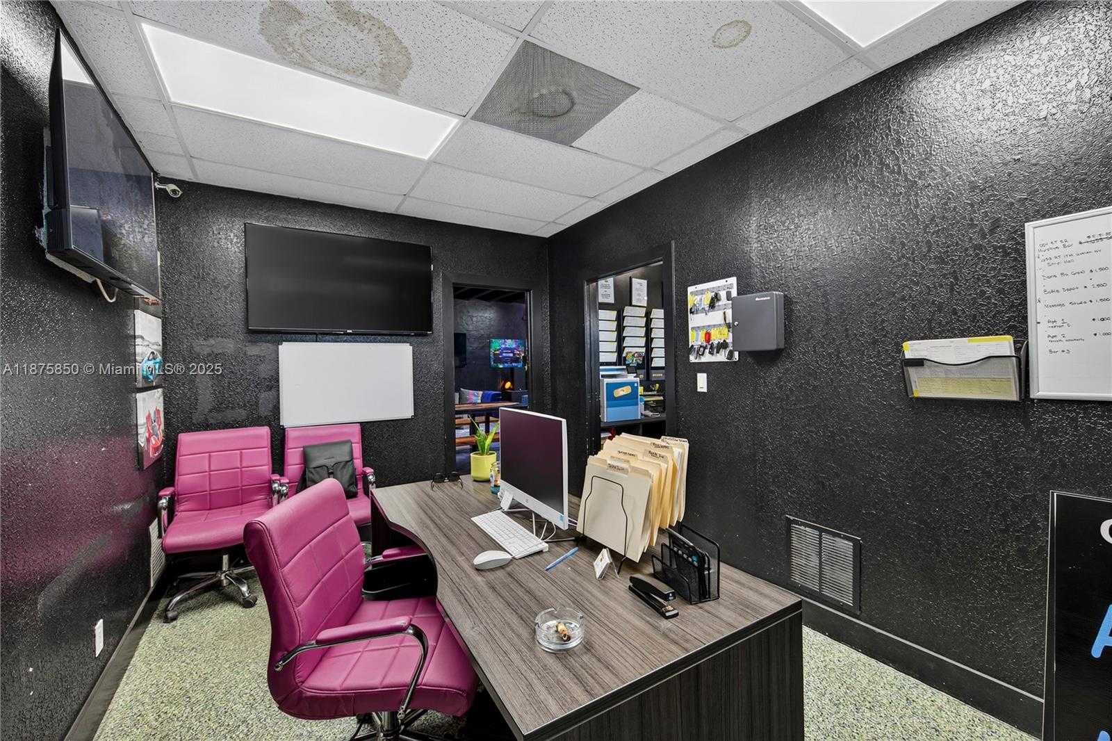 Small Image of Hollywood Number 51