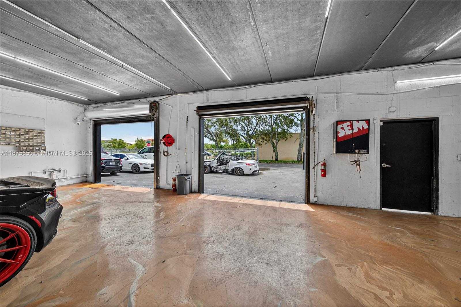 Small Image of Hollywood Number 61