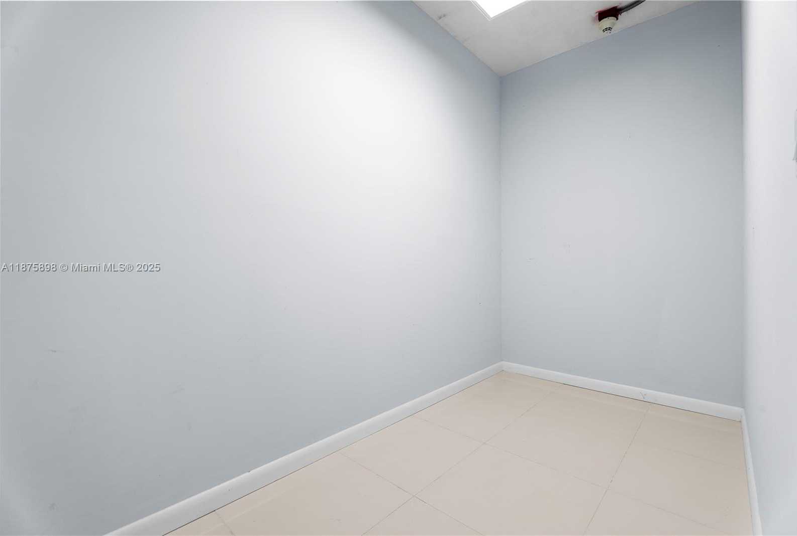 Small Image of 900 BISCAYNE BLVD #O-1001, Miami Number 8
