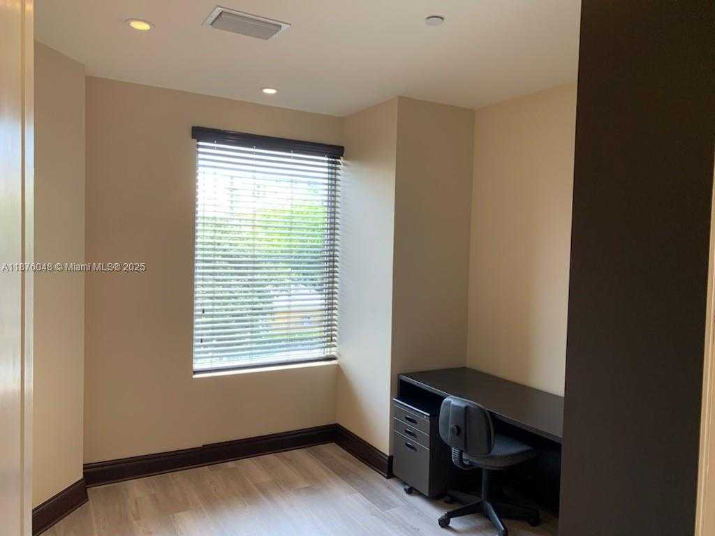 Small Image of 2750 NORTH EAST 185TH ST #202, Aventura Number 5