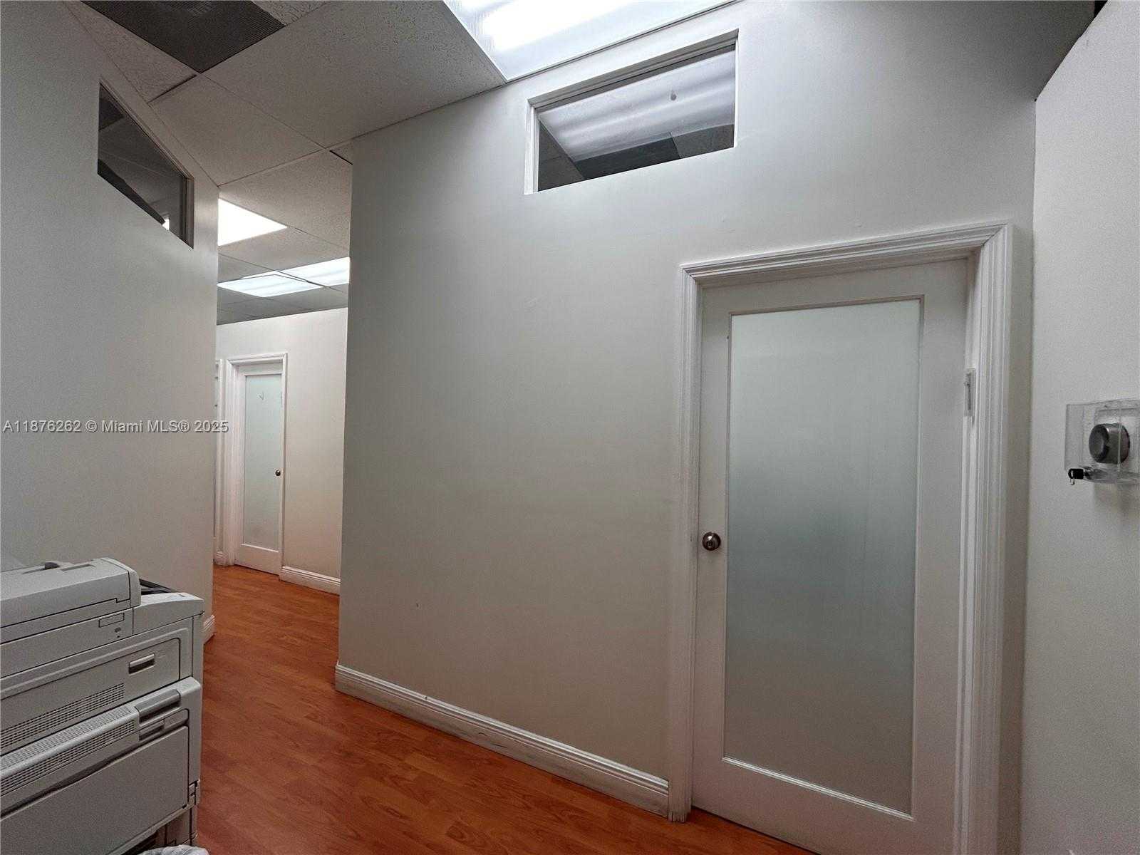Small Image of 19300 WEST DIXIE HWY, Miami Number 5