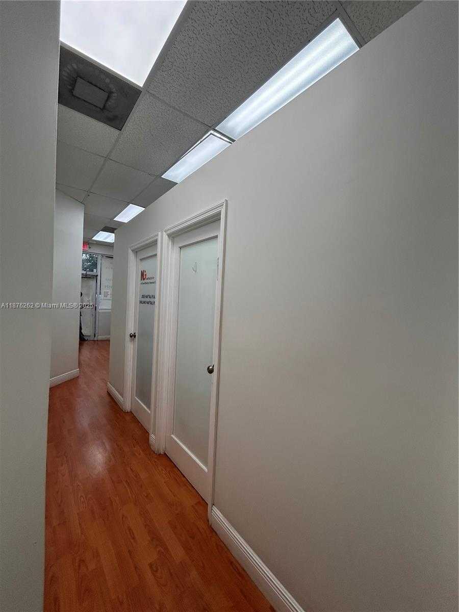 Small Image of 19300 WEST DIXIE HWY, Miami Number 6