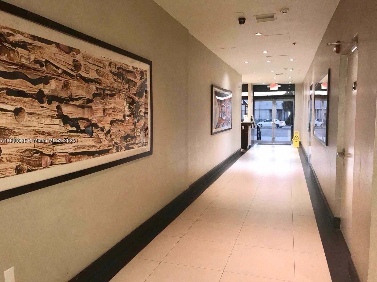Small Image of 12550 BISCAYNE BLVD #206, North Miami Number 13