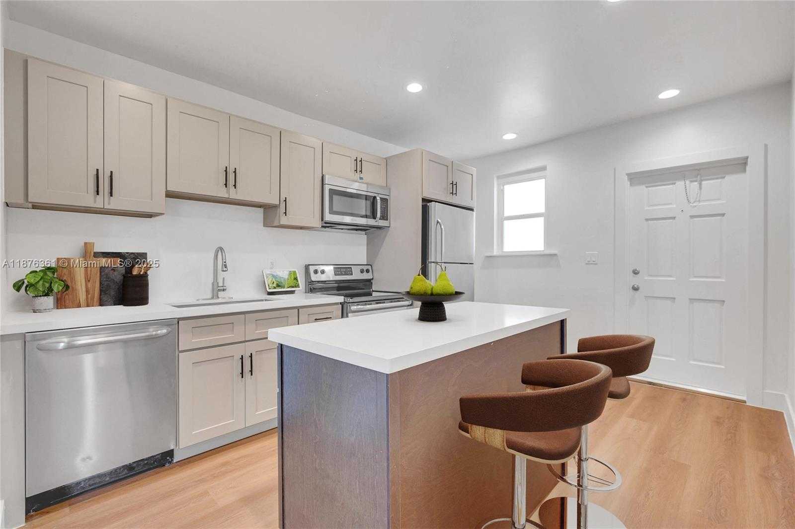 Small Image of 893 NORTH EAST 81ST ST, Miami Number 4
