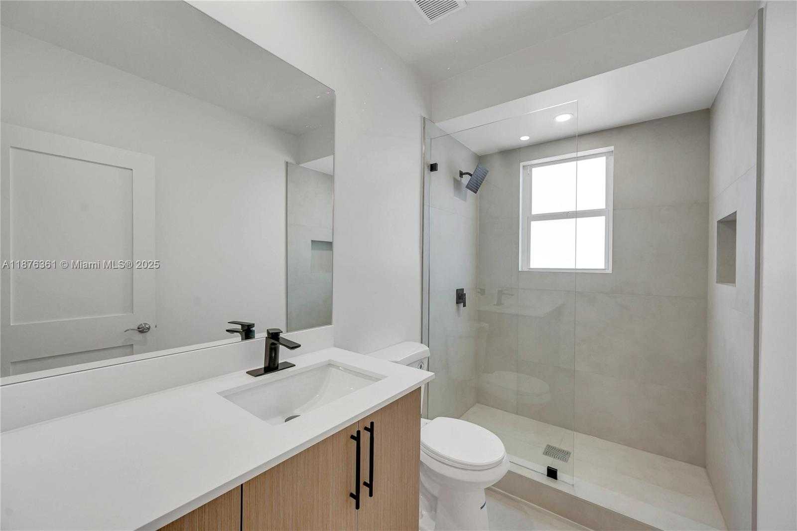 Small Image of 893 NORTH EAST 81ST ST, Miami Number 6
