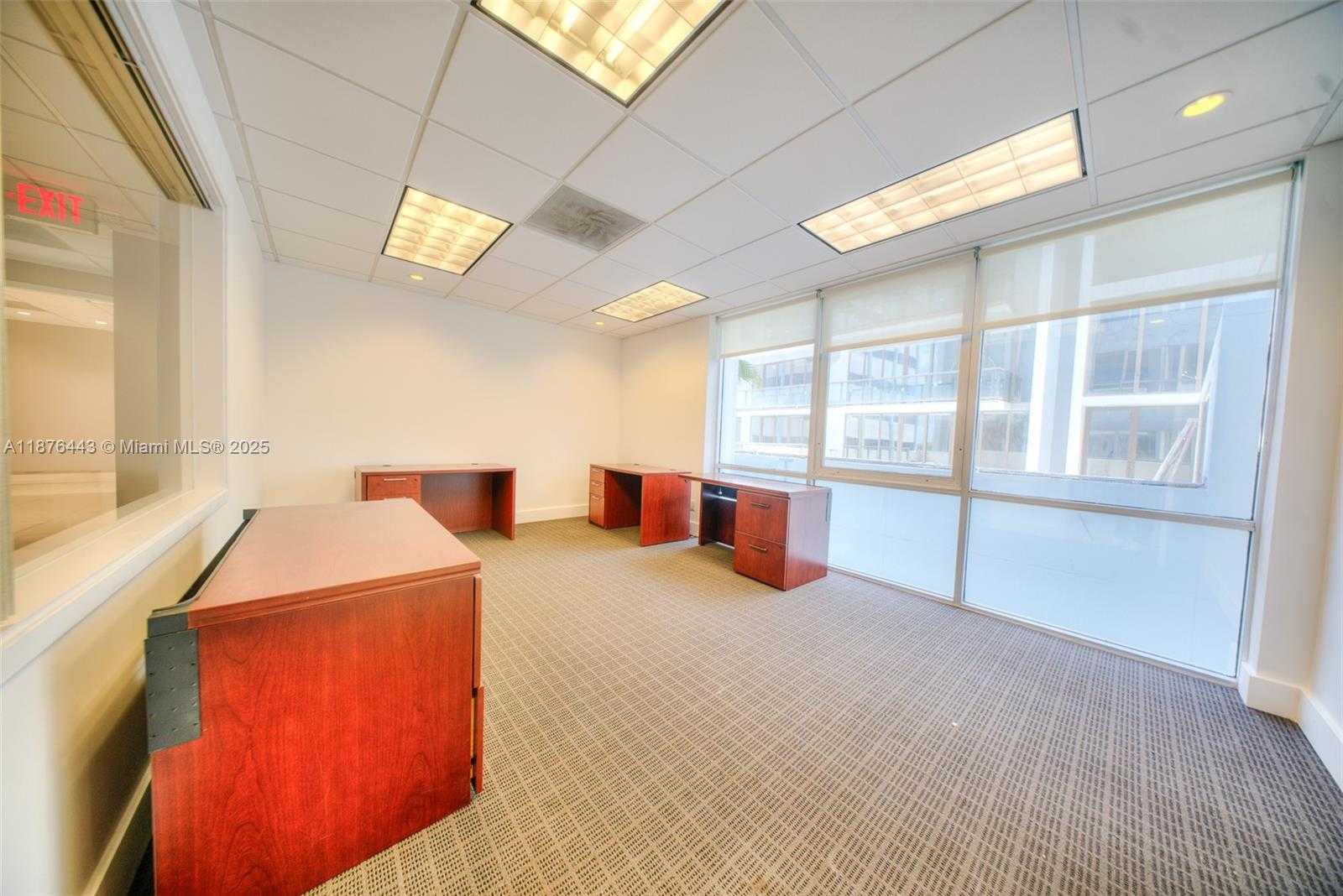 Small Image of 4100 PINE TREE DR, Miami Beach Number 16
