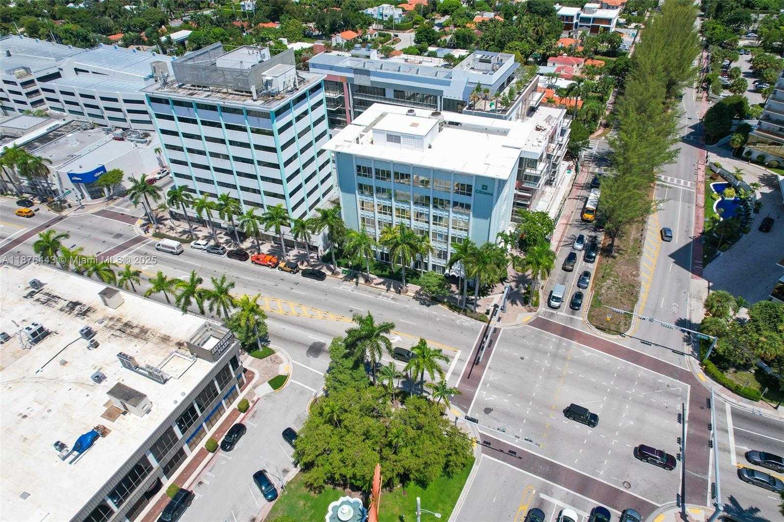 Small Image of 4100 PINE TREE DR, Miami Beach Number 2