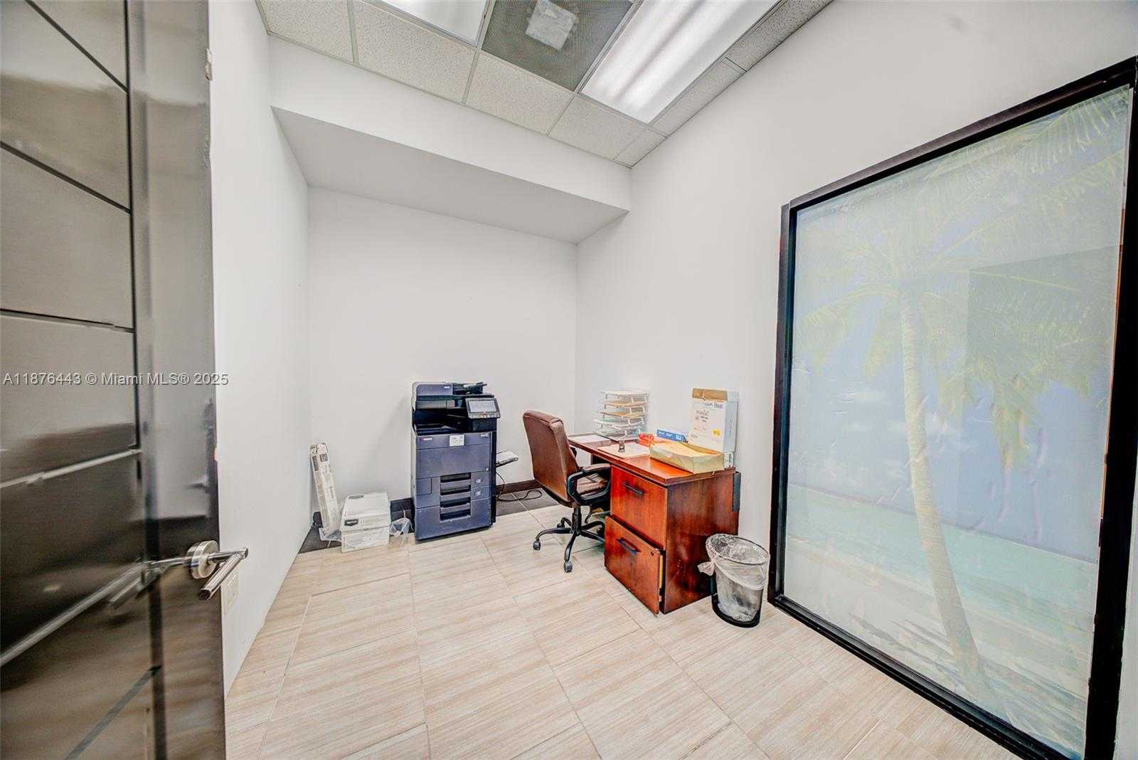 Small Image of 4100 PINE TREE DR, Miami Beach Number 26