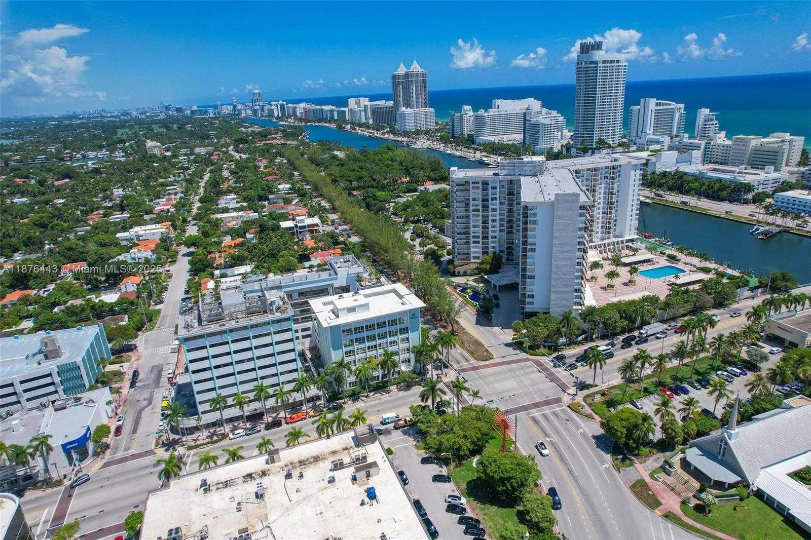 Small Image of 4100 PINE TREE DR, Miami Beach Number 3