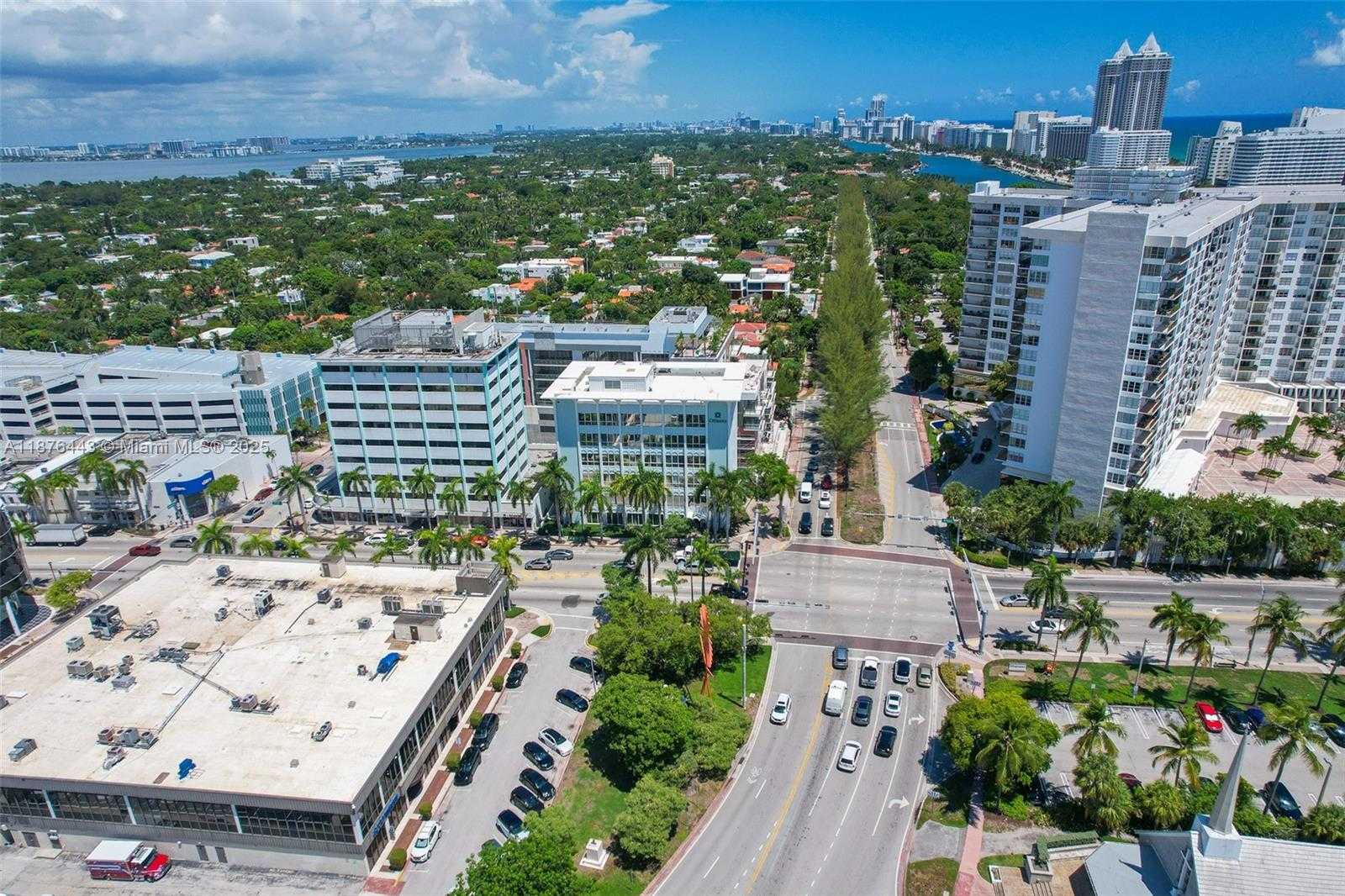 Small Image of 4100 PINE TREE DR, Miami Beach Number 6