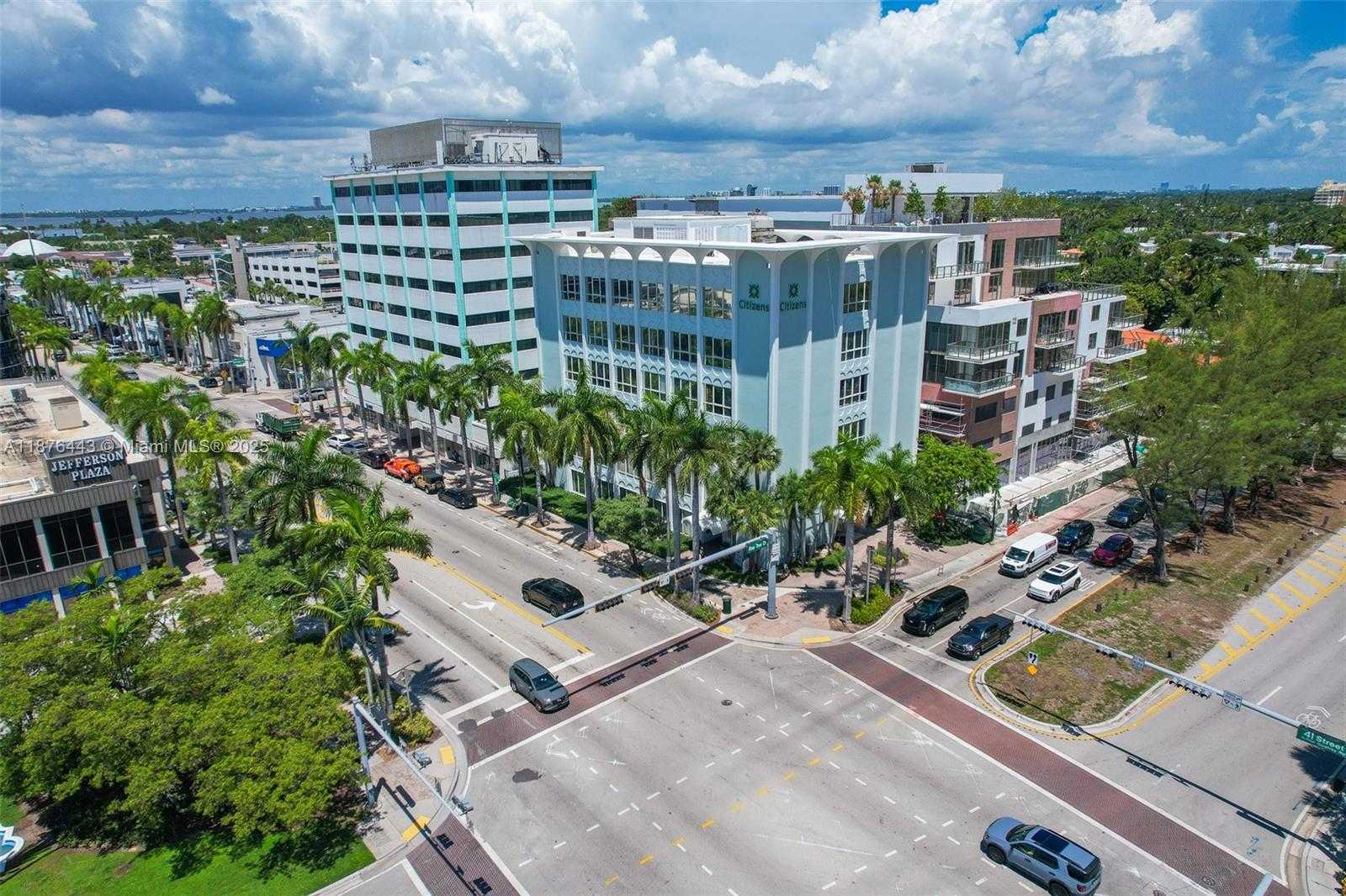 Small Image of 4100 PINE TREE DR, Miami Beach Number 7