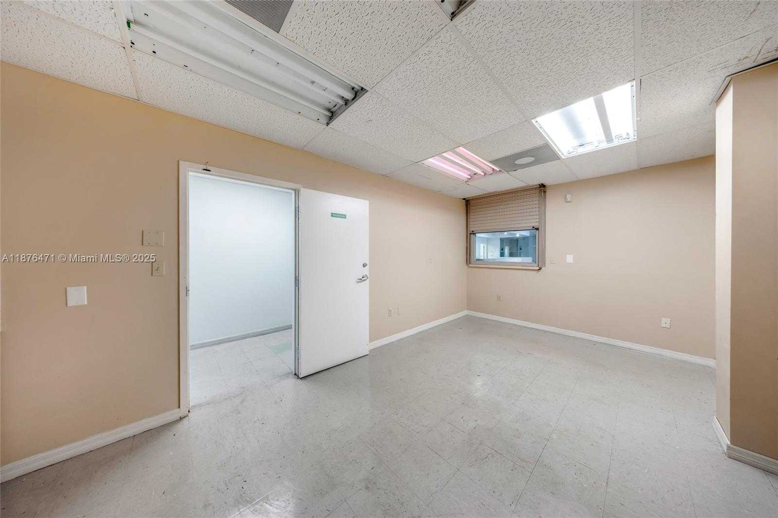 Small Image of 2901 NORTH WEST 17TH AVE, Miami Number 31