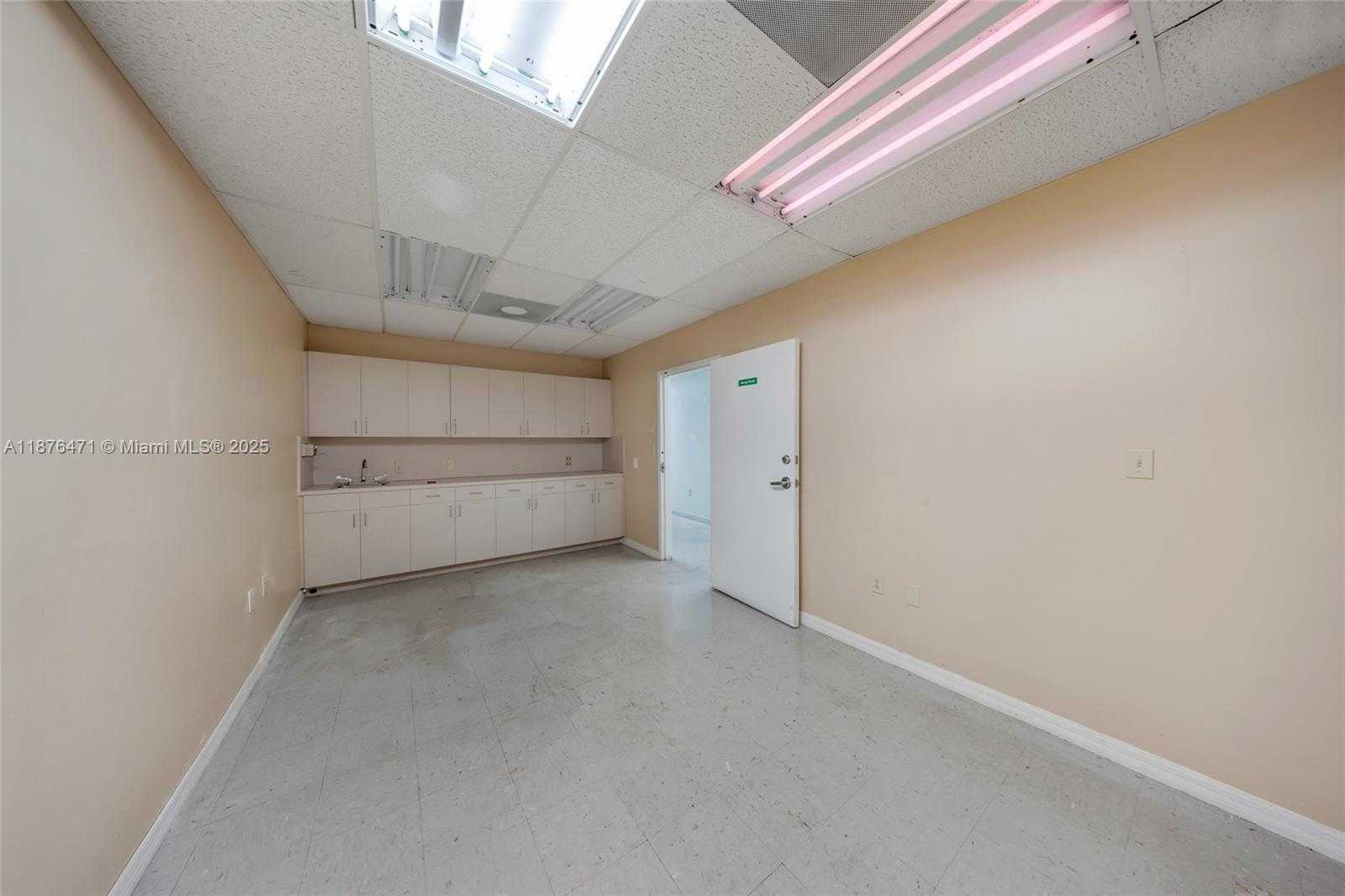 Small Image of 2901 NORTH WEST 17TH AVE, Miami Number 32