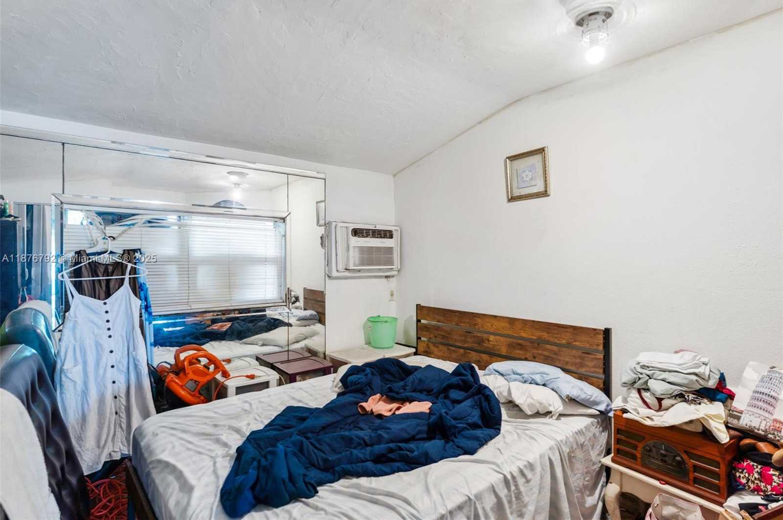 Small Image of Miami Springs Number 24