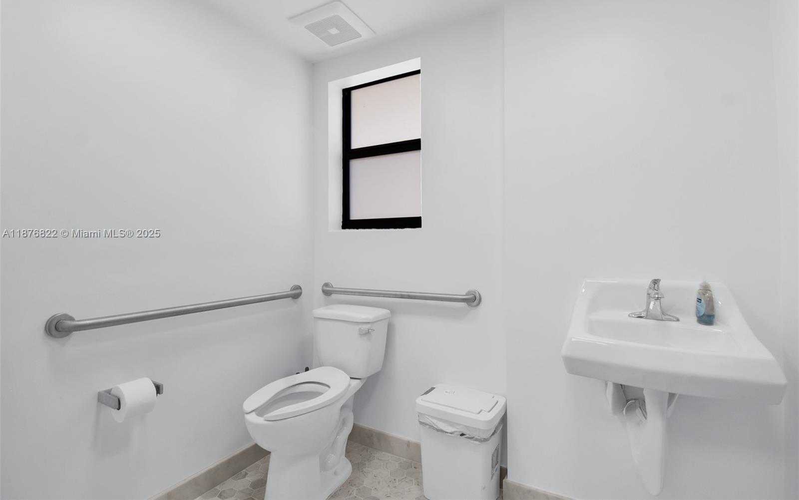 Small Image of 2990 GRIFFIN RD, Dania Beach Number 13