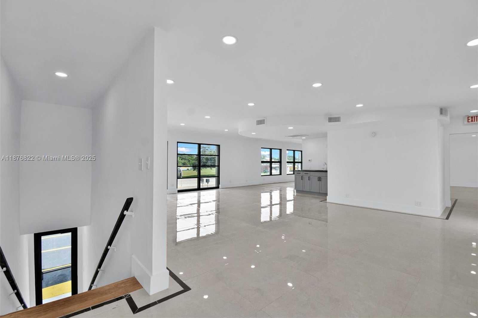 Small Image of 2990 GRIFFIN RD, Dania Beach Number 14