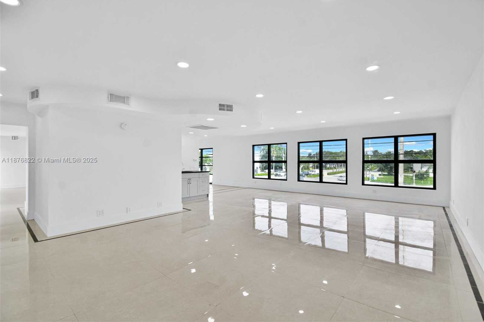 Small Image of 2990 GRIFFIN RD, Dania Beach Number 15