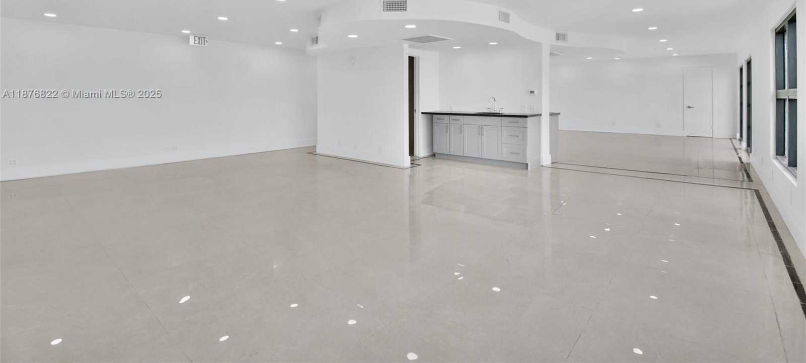 Small Image of 2990 GRIFFIN RD, Dania Beach Number 17