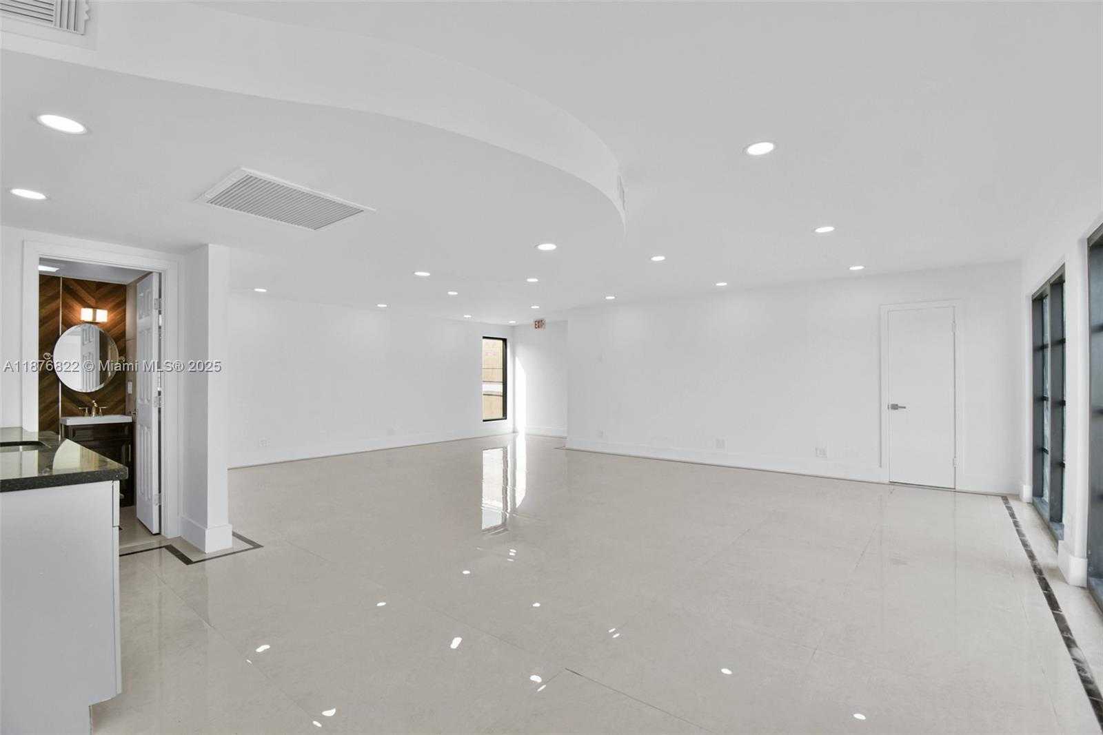 Small Image of 2990 GRIFFIN RD, Dania Beach Number 24