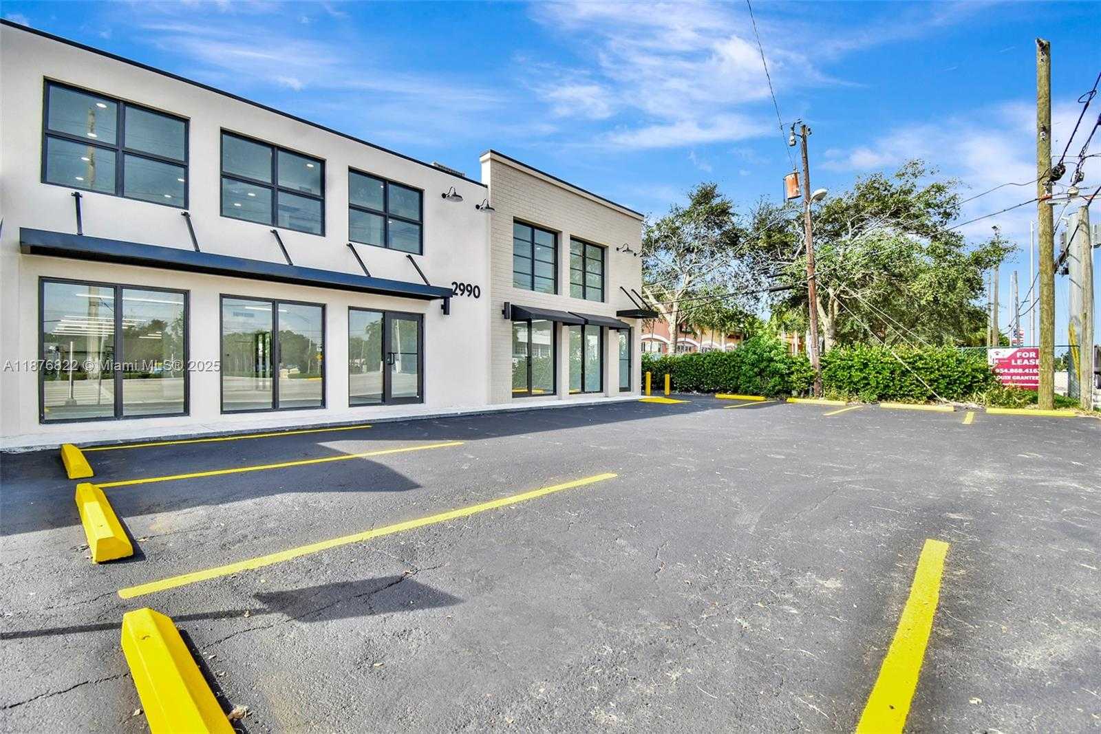 Small Image of 2990 GRIFFIN RD, Dania Beach Number 4