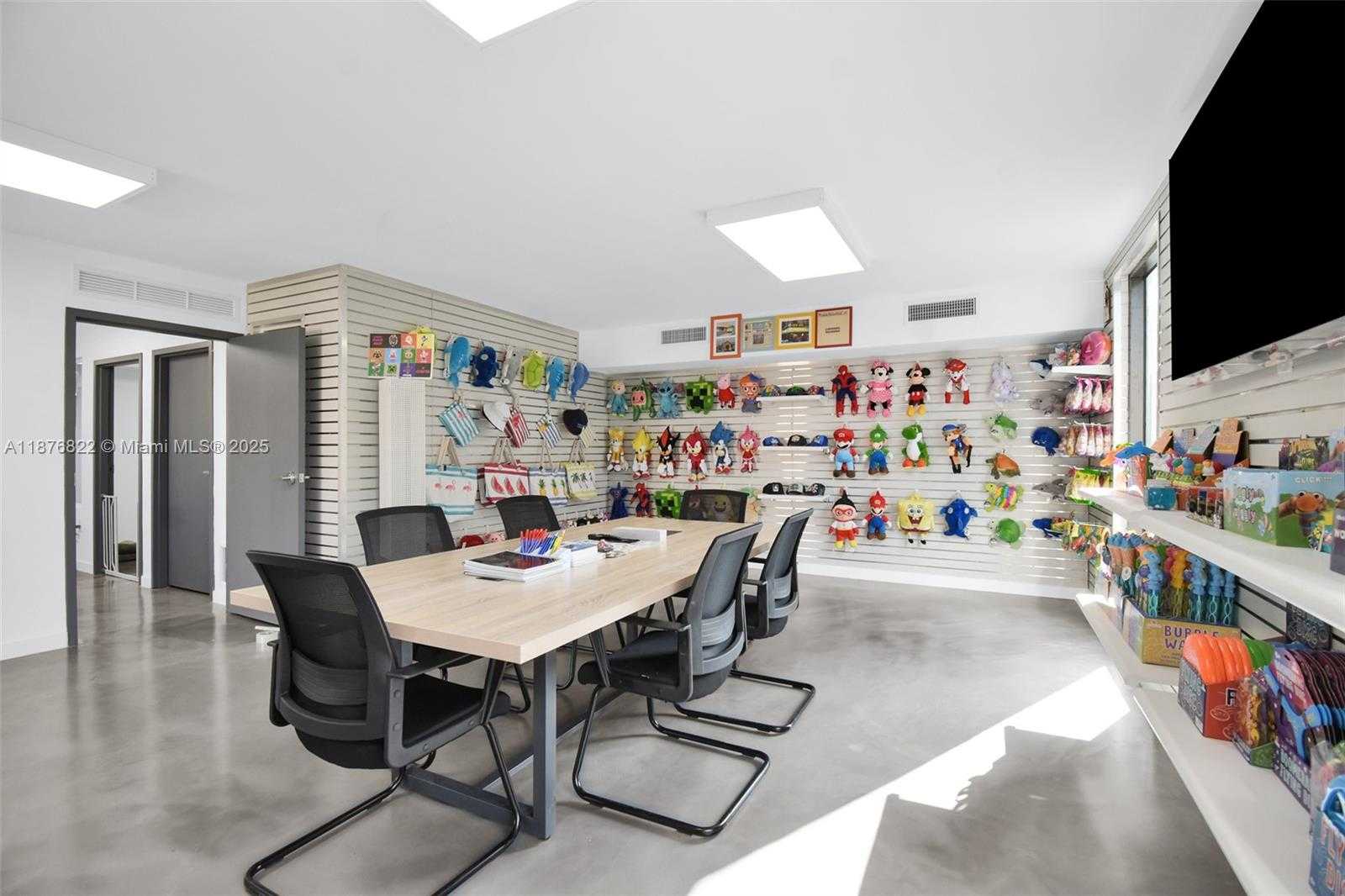 Small Image of 2990 GRIFFIN RD, Dania Beach Number 6