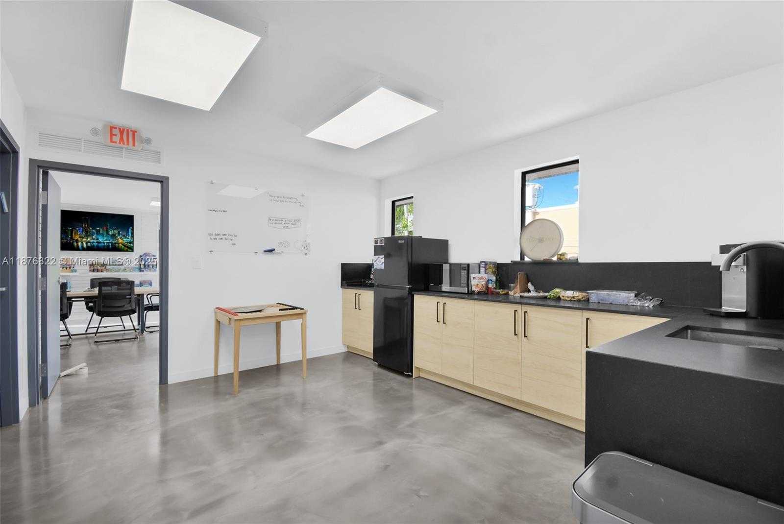 Small Image of 2990 GRIFFIN RD, Dania Beach Number 7